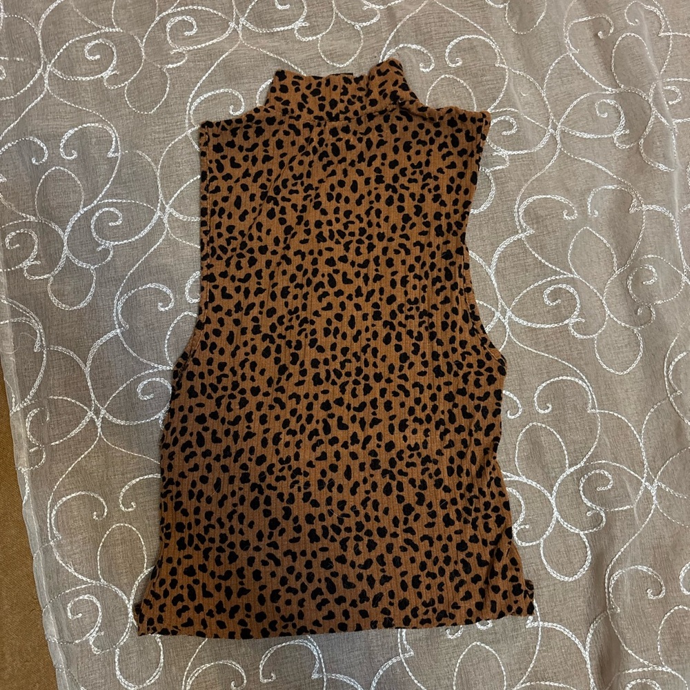 Leopard Print Sleeveless Top